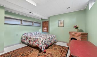 96 Oak Hill Dr, Bristol, CT 06010