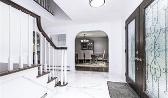 44 Heritage Dr, Warwick, RI 02818