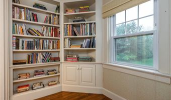 2 Cherry Ln, Bristol, RI 02809