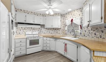8975 Lawrence Welk 2, Escondido, CA 92026