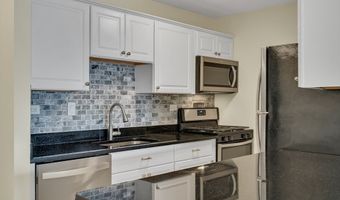 8 Whittier Pl 22B, Boston, MA 02114