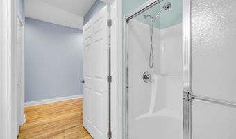 136 Pond View Cir 136, Beacon Falls, CT 06403