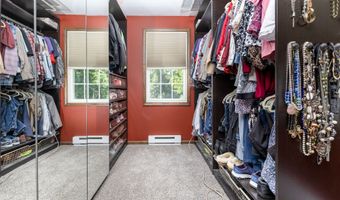26 Skyview Ter, Bristol, CT 06010
