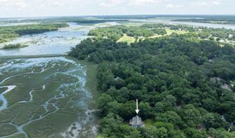 70 Dolphin Point Dr, Beaufort, SC 29907