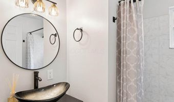 3805 Gilroy Rd, Columbus, OH 43227