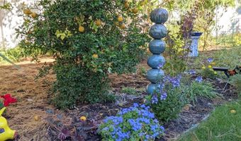 4 Spinnaker Dr, East Providence, RI 02915