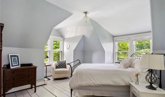60 Division St, Newport, RI 02840