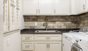 220 Lakeshore Dr, Alma, GA 31510