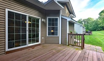 61 Pondview Cir 61, Beacon Falls, CT 06403