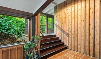 1055 Kaupakalua Rd, Haiku, HI 96708