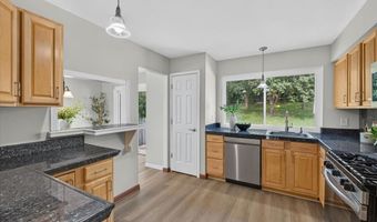 930 Bellestri Dr, Ballwin, MO 63021