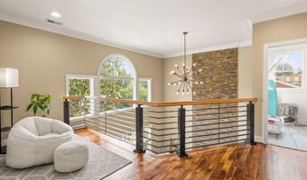 4226 40TH St N, Arlington, VA 22207