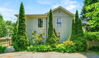 24 Old Beach Rd, Newport, RI 02840