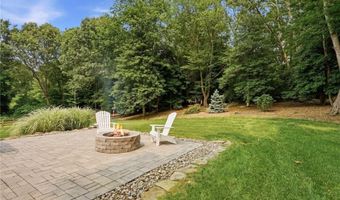 136 Holly Hills Ln, North Kingstown, RI 02874