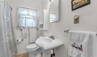 14 Larboard St, Beachwood, NJ 08722