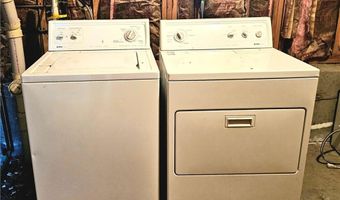 3 Lakeview Dr, Narragansett, RI 02882