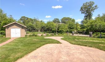 907 Sandalwood Dr, Altoona, WI 54720