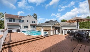 62 Netherwood Dr, Albertson, NY 11507