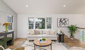 8 Kerins Ter, Newport, RI 02840