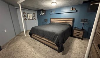 807 6th St, Aurora, NE 68818