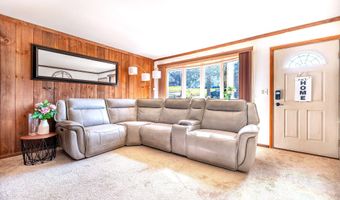 4 Nicholas St, Danbury, CT 06810