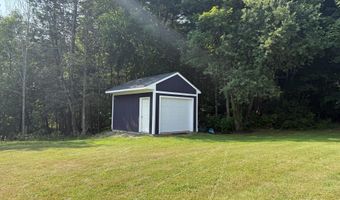 35 Maple St, Baileyville, ME 04694