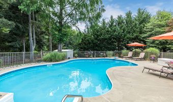 44 Devonshire Ct, Middletown, NJ 07748