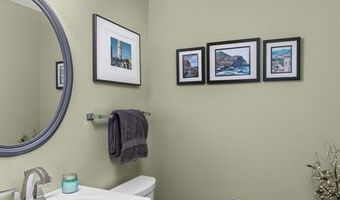 647 Waterford Ridge Dr, Ballwin, MO 63021