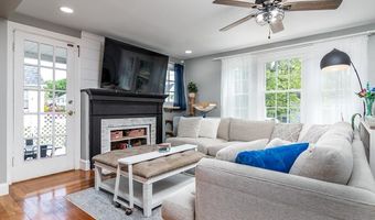 38 Brookside Dr, Cranston, RI 02910