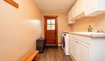 391 Bimson Dr, Barnet, VT 05821