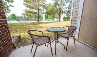 2 Southcreek Ct B, Amherst, NY 14051