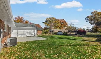 2301 Wedgewood Dr, Alton, IL 62002