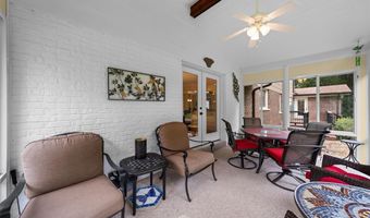 21 Meadowbrook Country Club Est, Ballwin, MO 63011