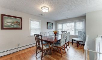 7 Wilbur Ave, Newport, RI 02840