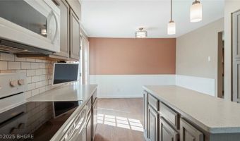 2325 E 40th Ct, Des Moines, IA 50317