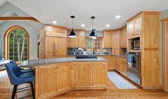 43 Darling Parke Dr, Bangor, ME 04401