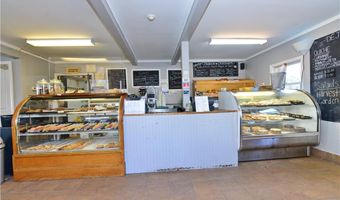 72 E Main Rd, Middletown, RI 02842