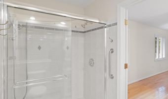 4100 DOWNING St, Annandale, VA 22003