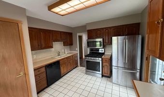 204 7TH St W, Andalusia, IL 61232