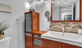 3375 N Country Club Dr 208, Aventura, FL 33180
