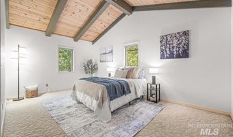 9734 Moore Dr, Cascade, ID 83611