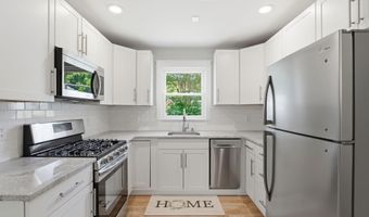 906 Cedar Ct, Aberdeen, NC 28315