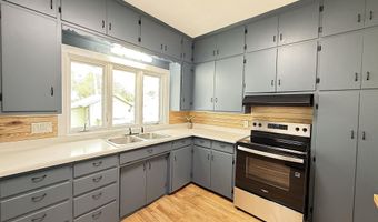 246 E Rooney Ave, Appleton, MN 56208