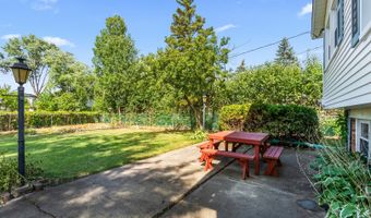 214 W Hintz Rd, Arlington Heights, IL 60004