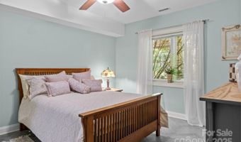11 Hearthstone Dr, Asheville, NC 28803