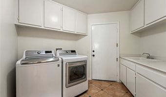 7520 E Toyon Ln, Anaheim, CA 92808