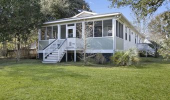 104 Felicity St, Bay St. Louis, MS 39520