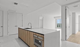 1020 SUNSET POINT Rd 611, Clearwater, FL 33755
