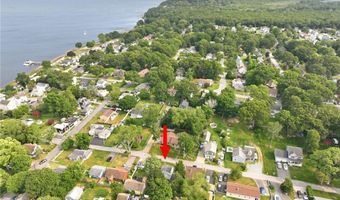 34 Platt St, Bristol, RI 02809