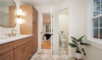 247 Glen Hill Dr, North Kingstown, RI 02874